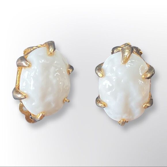 Vintage Milk Glass White Boulders Held by Golden Claws Clip On Earrings - Picture 14 of 15